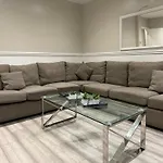 5 Bed Town House Within City Centre And Sleeps Up To 11 With Sky And Netflix